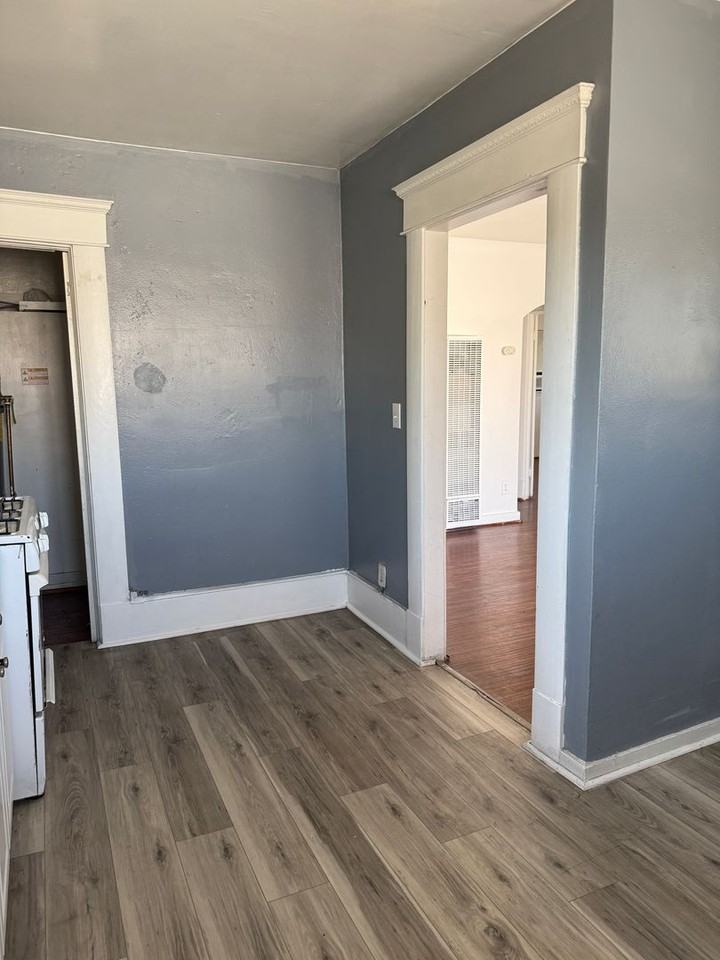 649 W 8th St #B - Photo 7 of 41