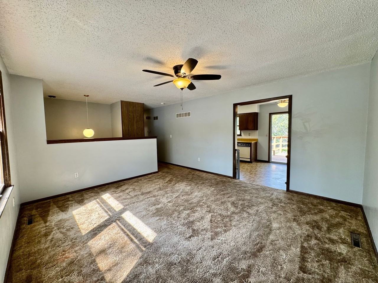 203 Larkin St - Photo 3 of 17