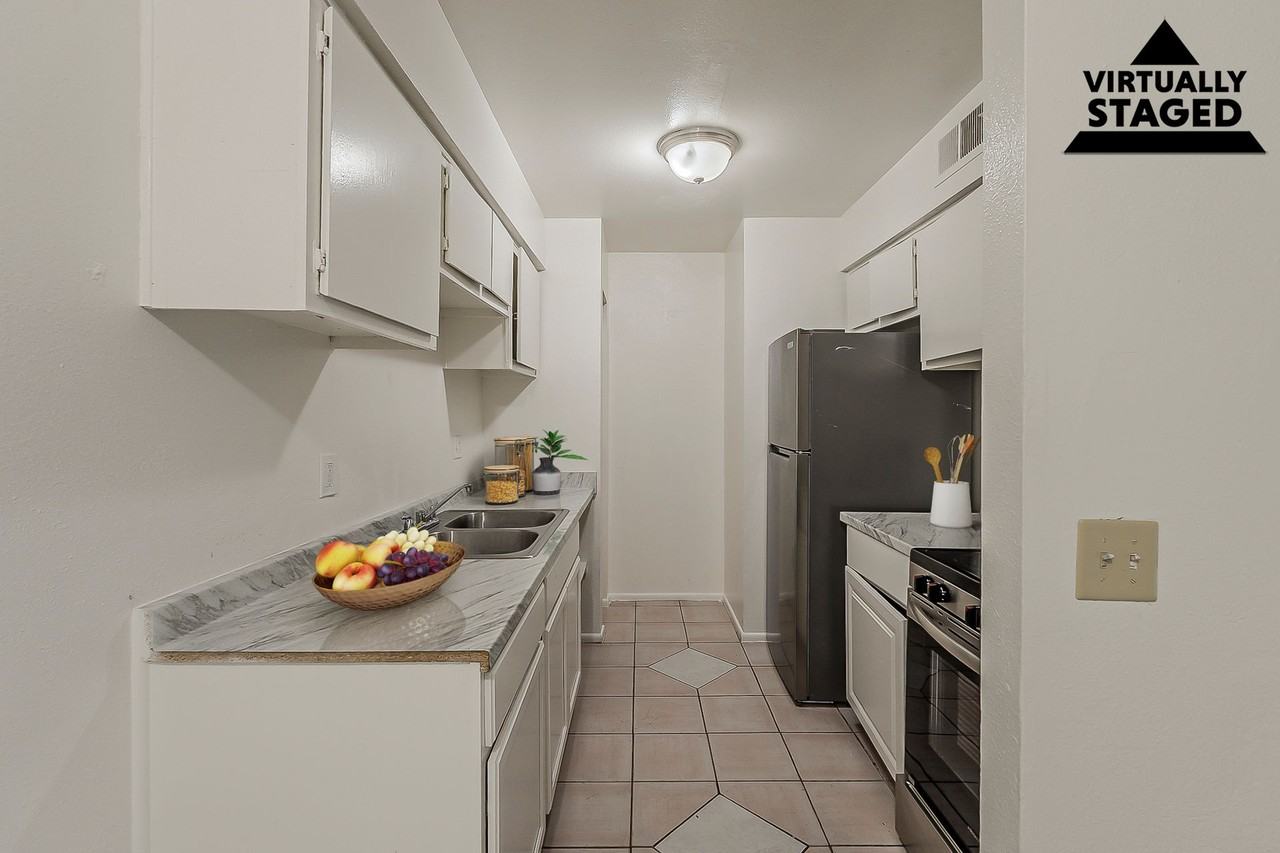 16815 N 29th St - Photo 3 of 48