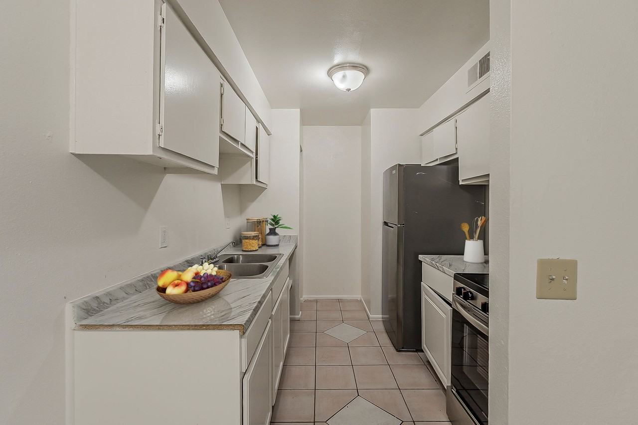 16815 N 29th St - Photo 5 of 48