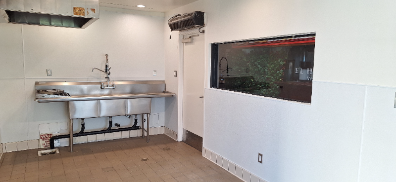 1301 Ocean Front Walk #1 - Photo 4 of 13