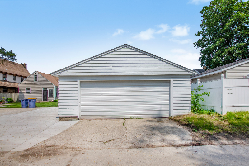 1024 Burton St Se - Photo 2 of 17