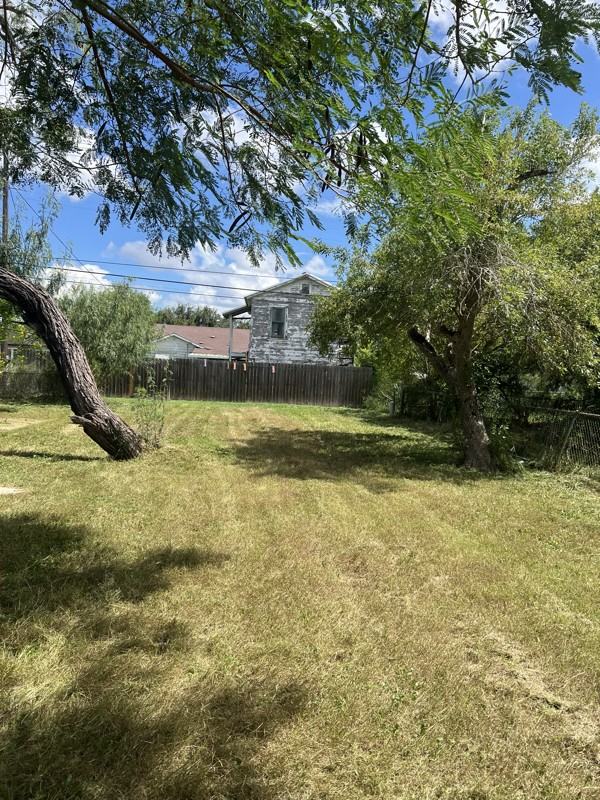 734 N Milam St - Photo 2 of 5