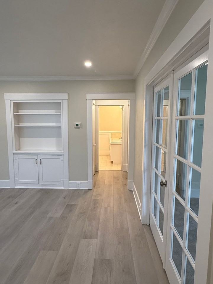 915 Howard St - Photo 2 of 17