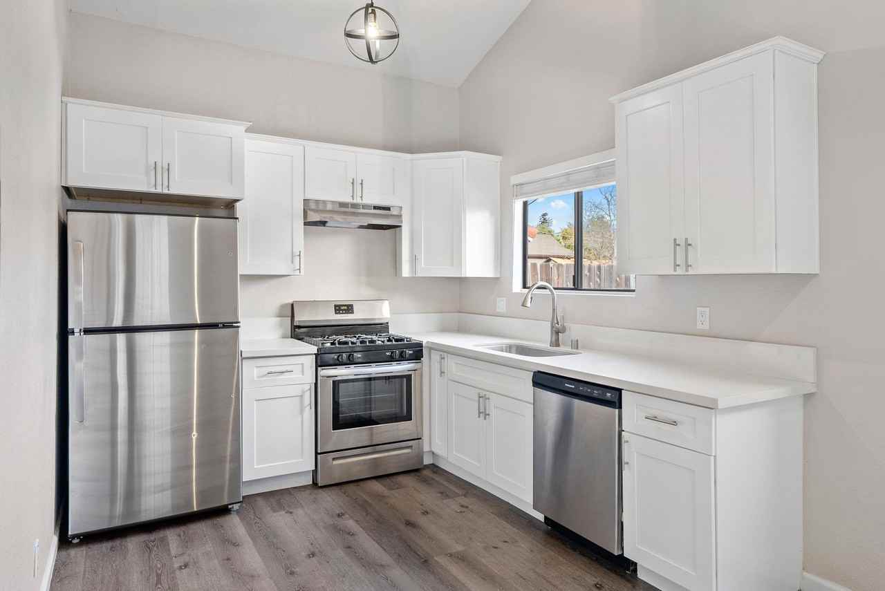 2043 Cypress - Photo 2 of 41