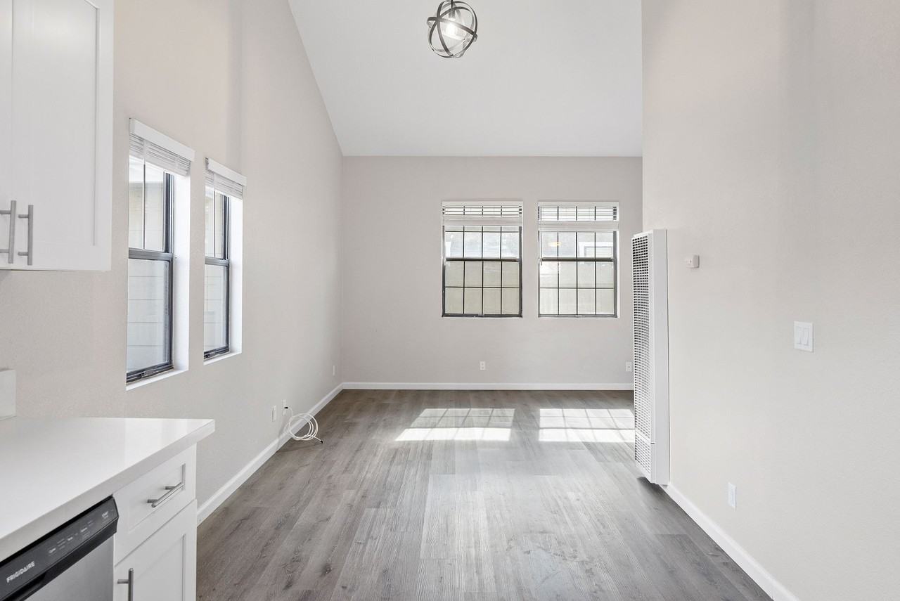 2043 Cypress - Photo 4 of 41