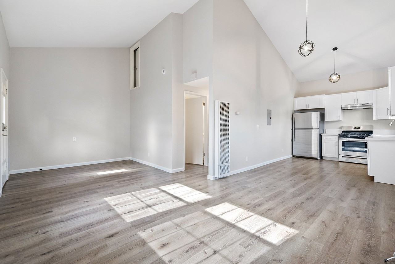 2043 Cypress - Photo 5 of 41