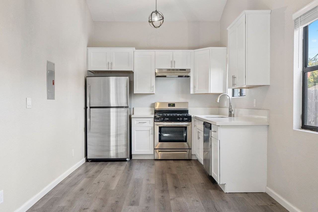 2043 Cypress - Photo 6 of 41