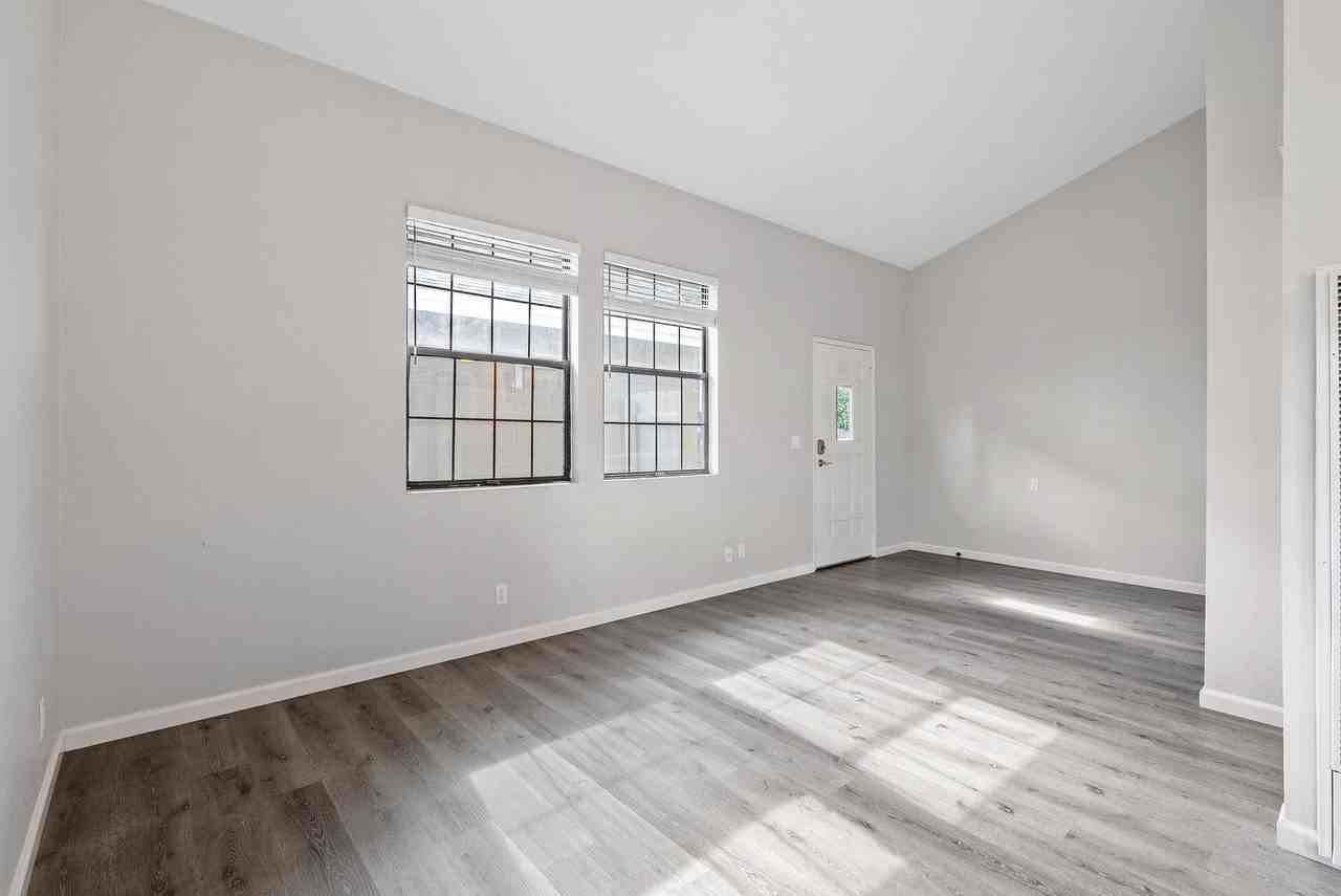 2043 Cypress - Photo 7 of 41