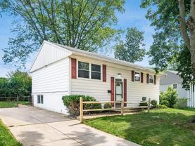 570 Fairholme Rd - Photo 1 of 1