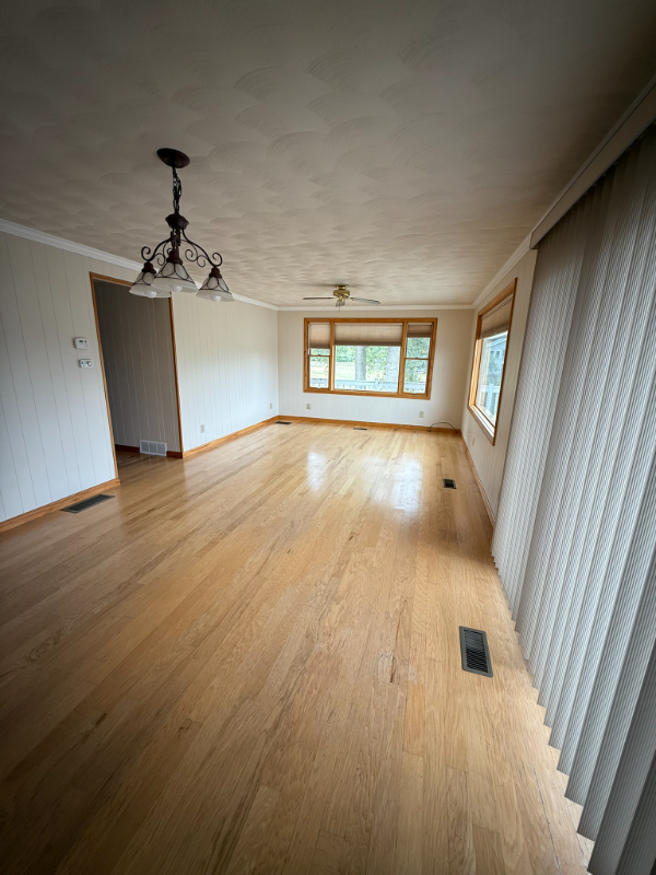 1059 Crown Point Dr - Photo 3 of 20