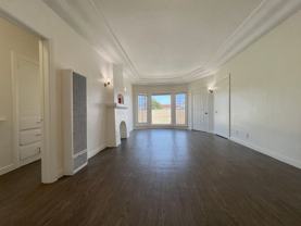 LB1735 - Photo 1 of 1