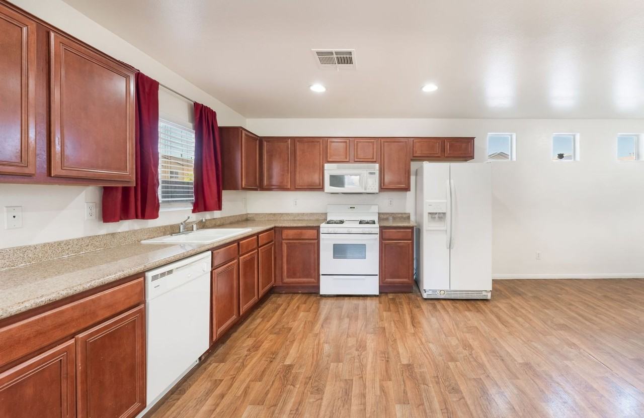 4121 Story Rock St - Photo 4 of 20