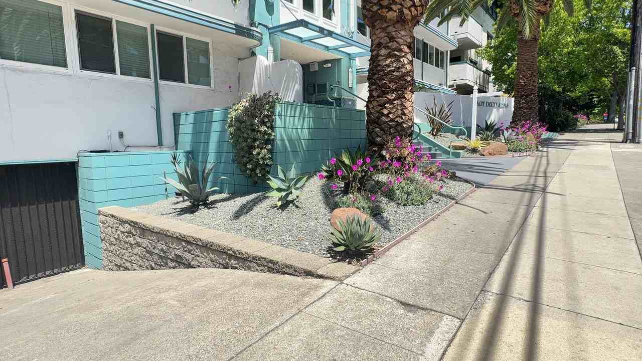 265 Vernon St - Photo 4 of 50