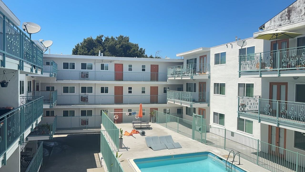 265 Vernon St - Photo 5 of 50