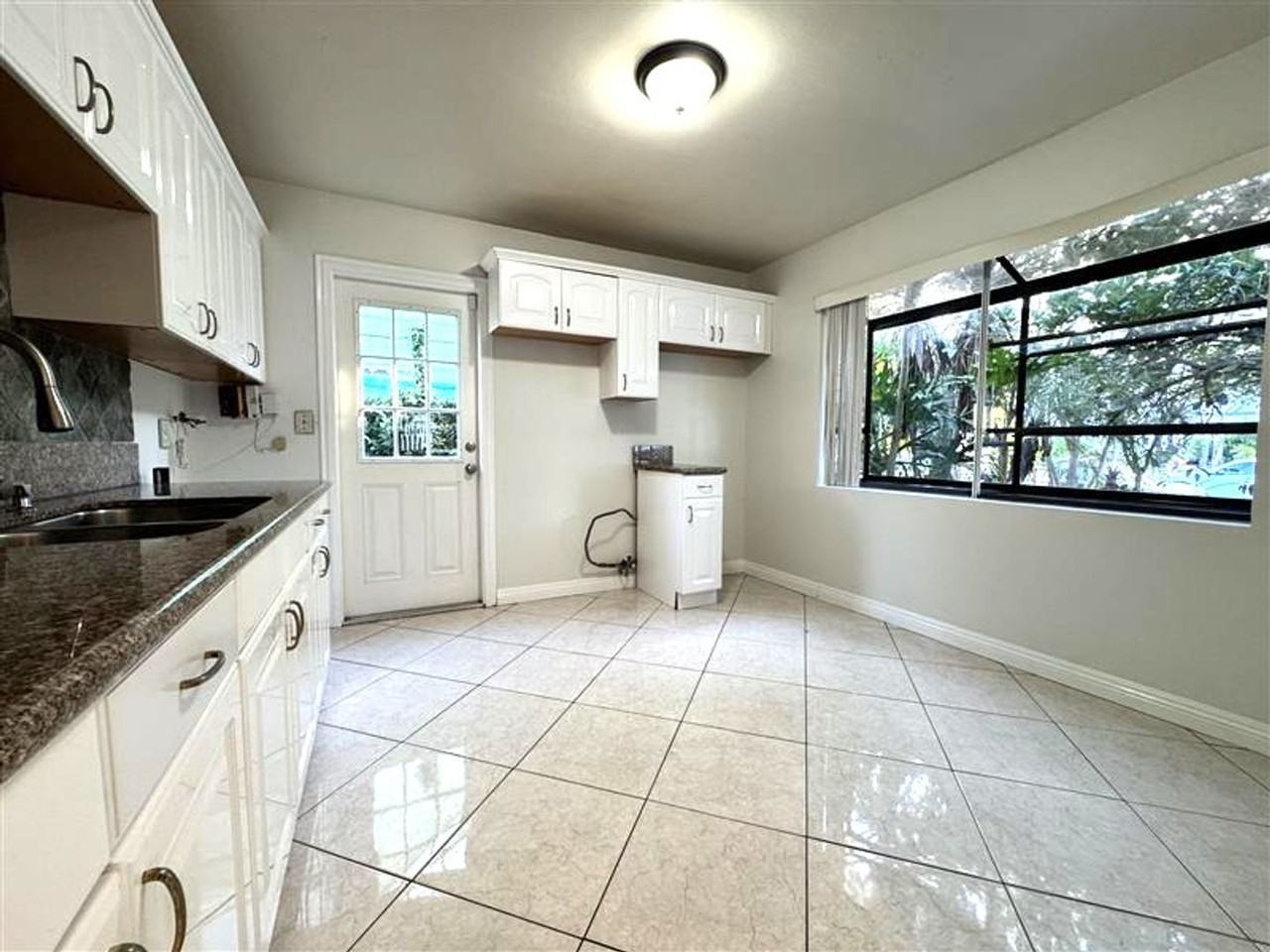 13128 Duffield Ave - Photo 3 of 14
