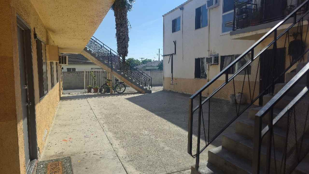 7425Vine - Photo 3 of 21