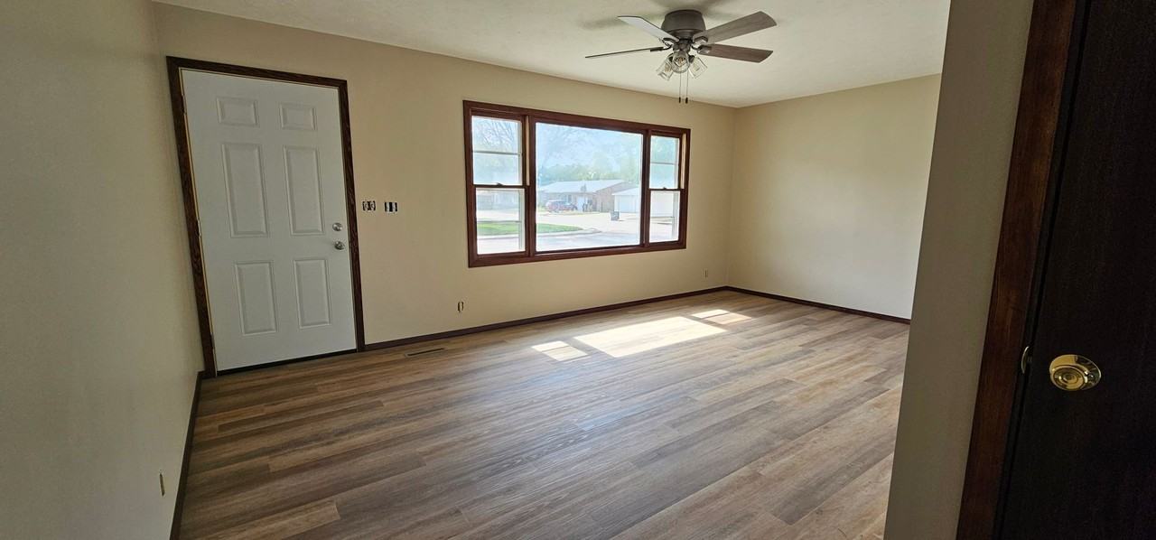 2320 West 5th Street - Photo 2 of 12