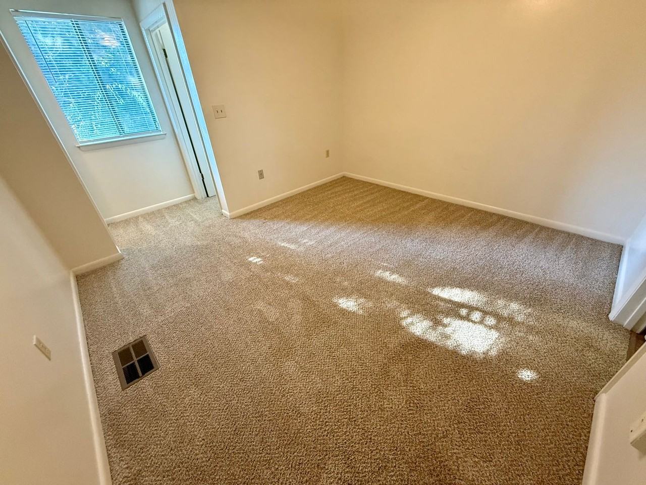 153 Scottwood Dr Se - Photo 7 of 11