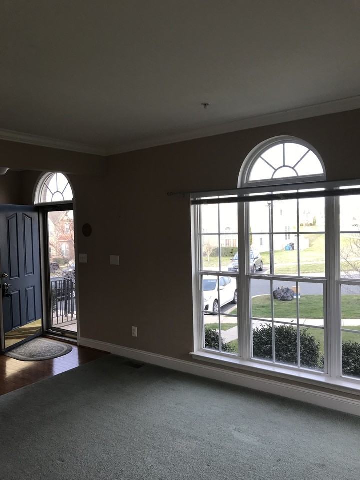 645 Berwick Ct - Photo 3 of 37