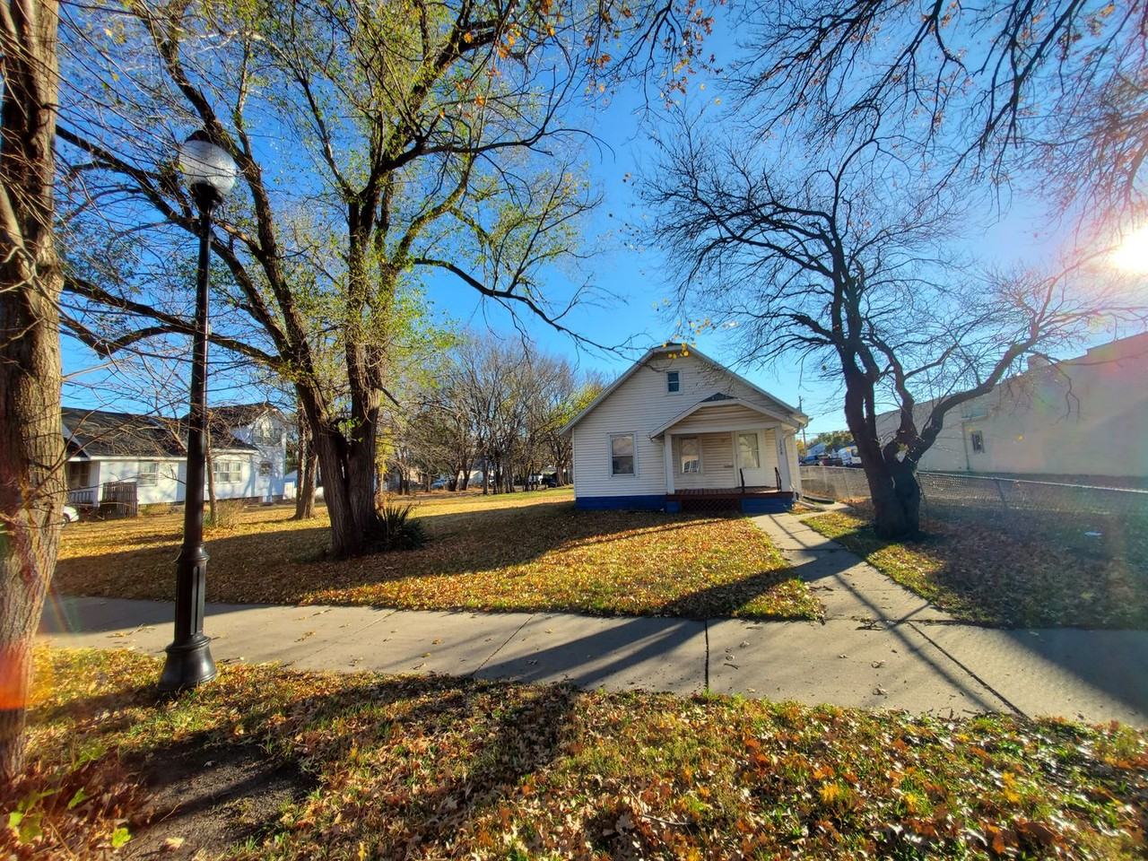 1228 Sw Lane St - Photo 2 of 15