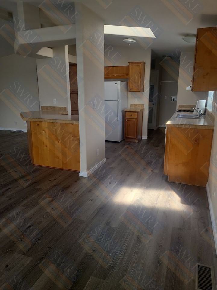 804 Maple St - Photo 3 of 11