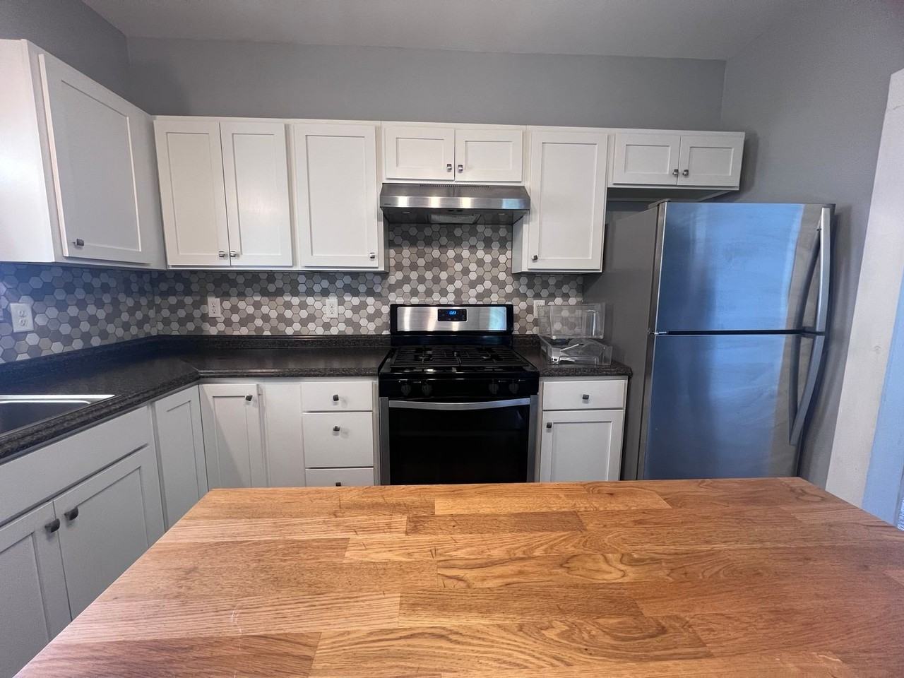 754 College Ave Ne - Photo 3 of 22