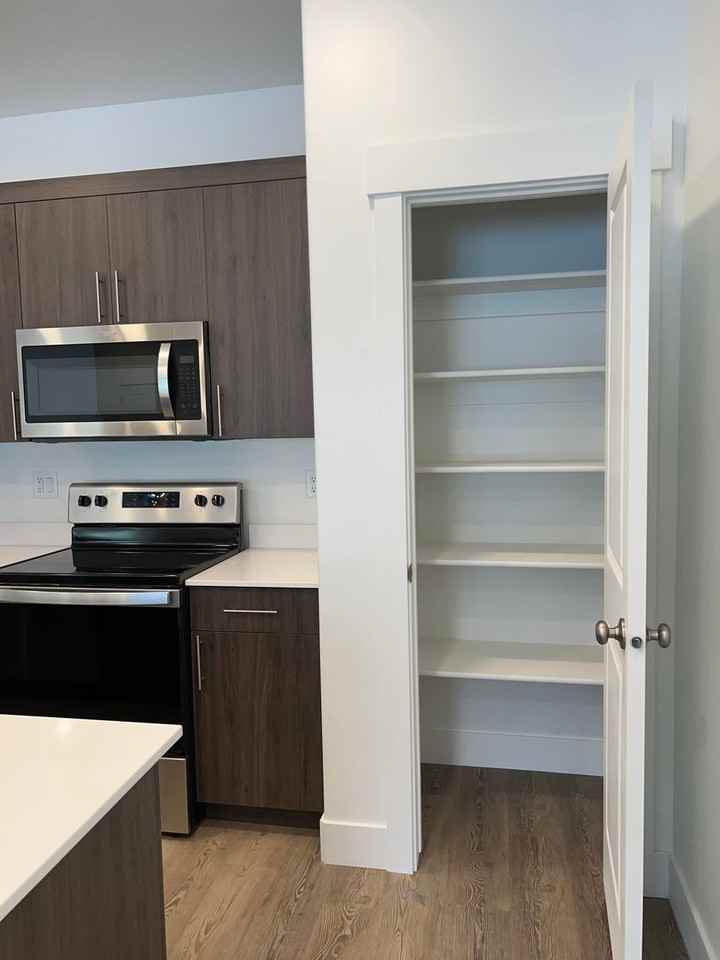 651 S 2400 W - Photo 5 of 39