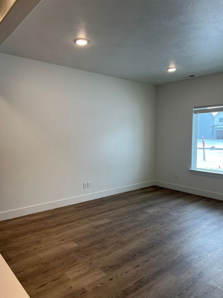 651 S 2400 W - Photo 3 of 39