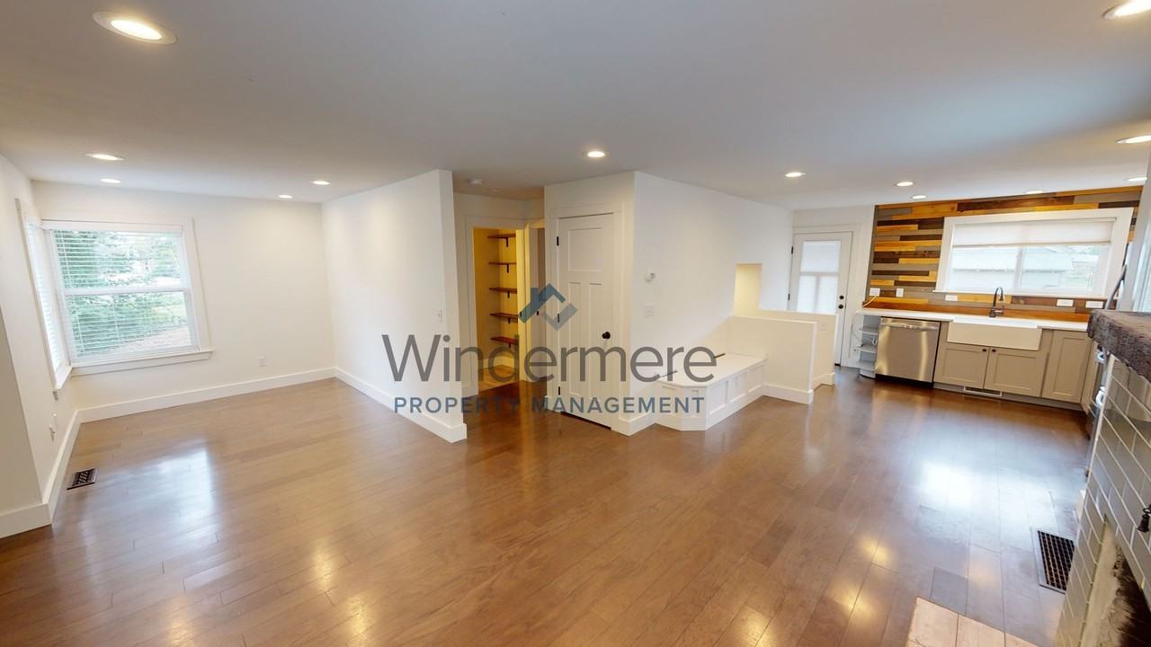 1346 Bonsella St - Photo 2 of 23