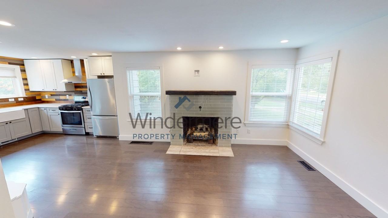 1346 Bonsella St - Photo 4 of 23