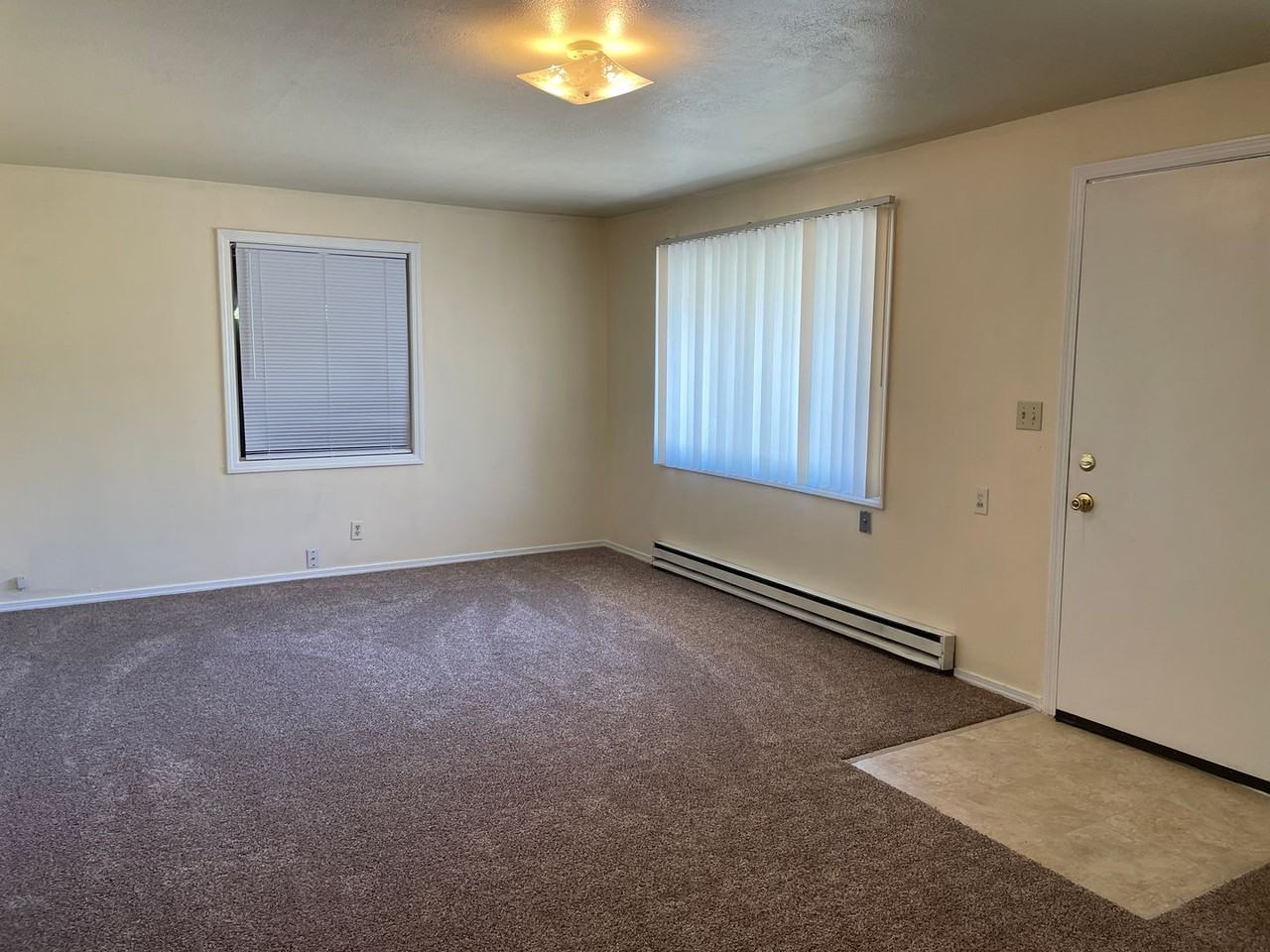 6127 N Colton St - Photo 2 of 7