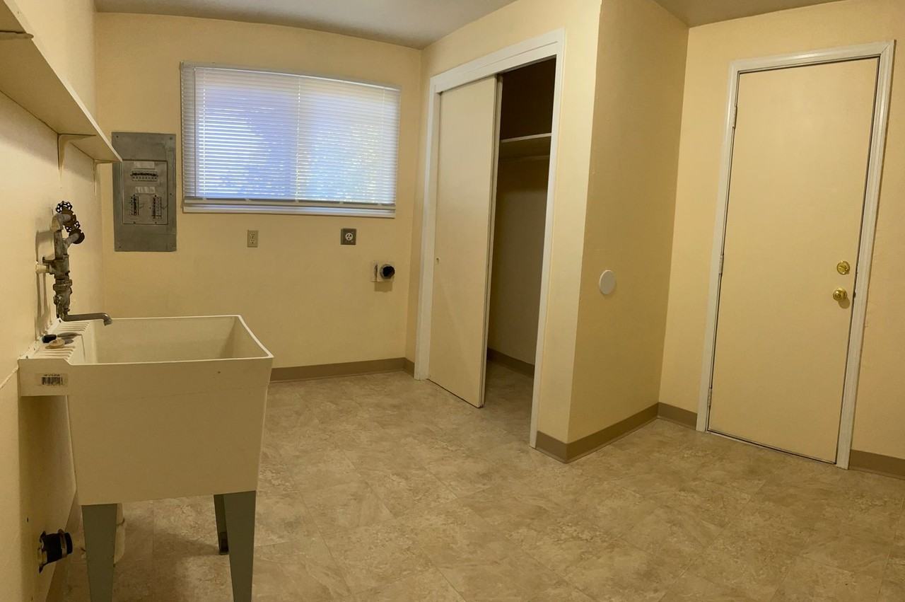 6127 N Colton St - Photo 4 of 7