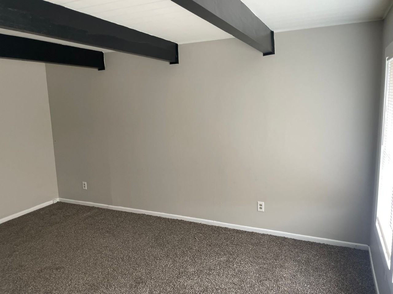 821 N 70th Ter - Photo 5 of 6