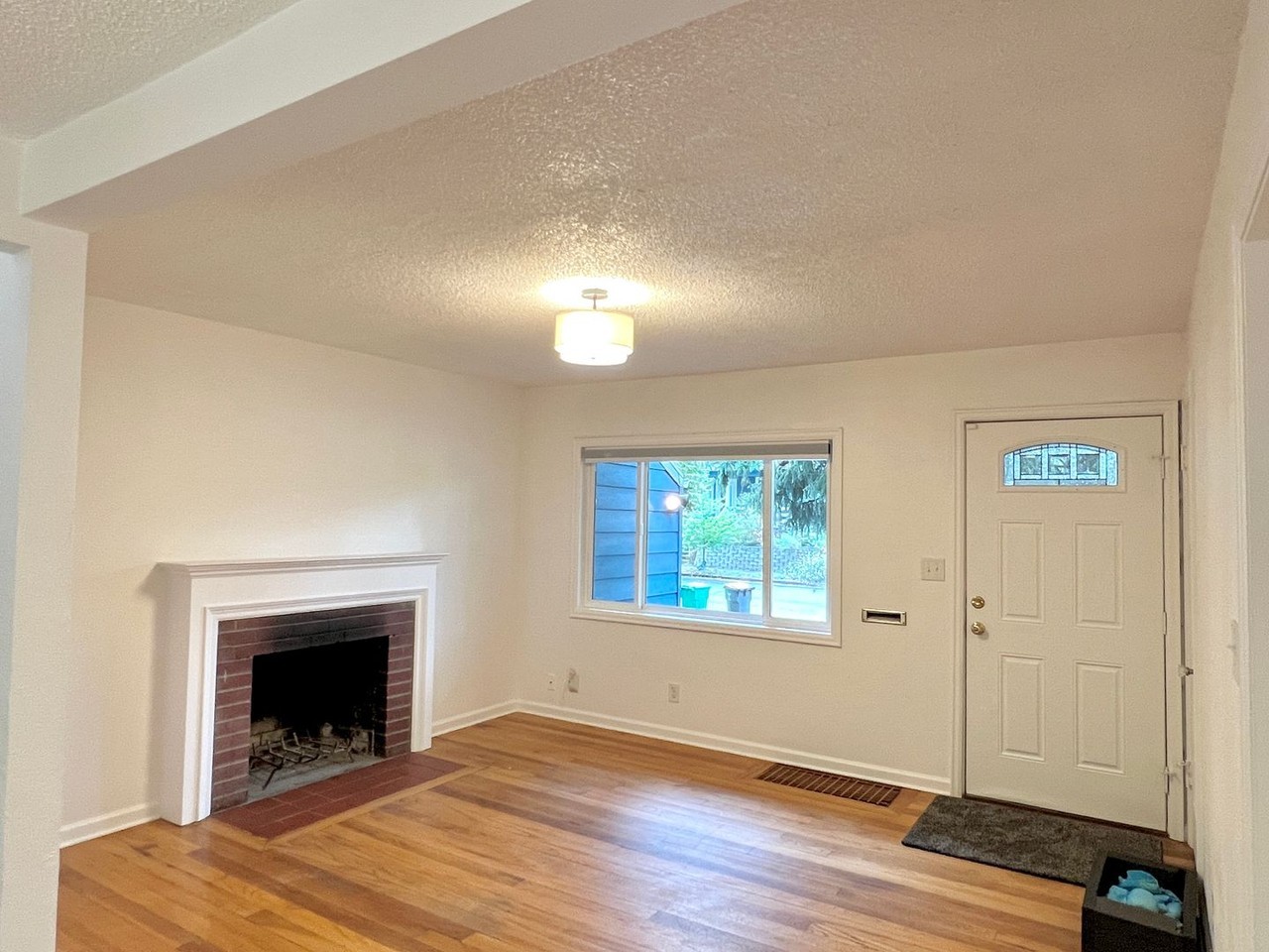 9807 N Smith St - Photo 2 of 26