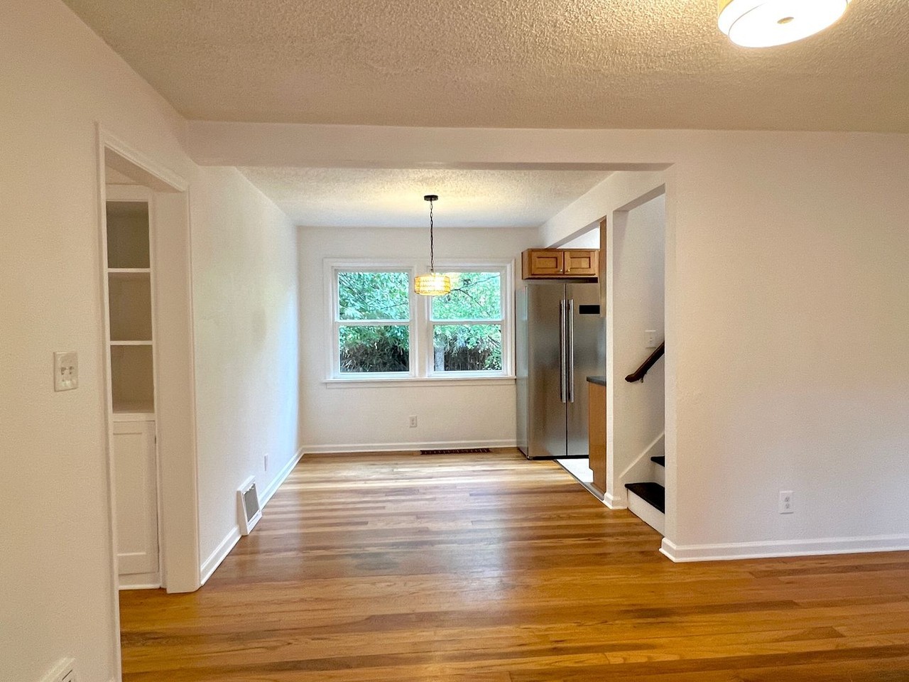 9807 N Smith St - Photo 3 of 26
