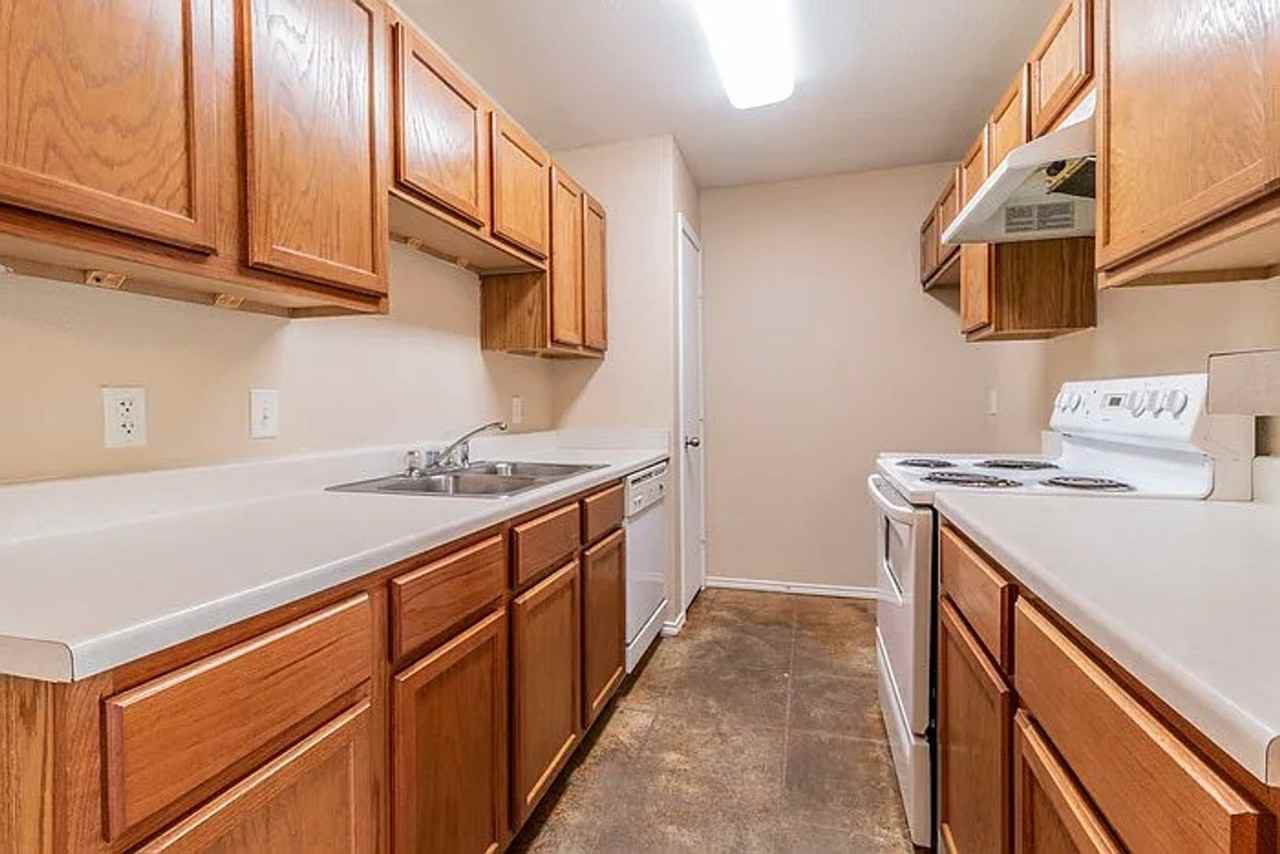 4809 Auburn Dr #B - Photo 3 of 11