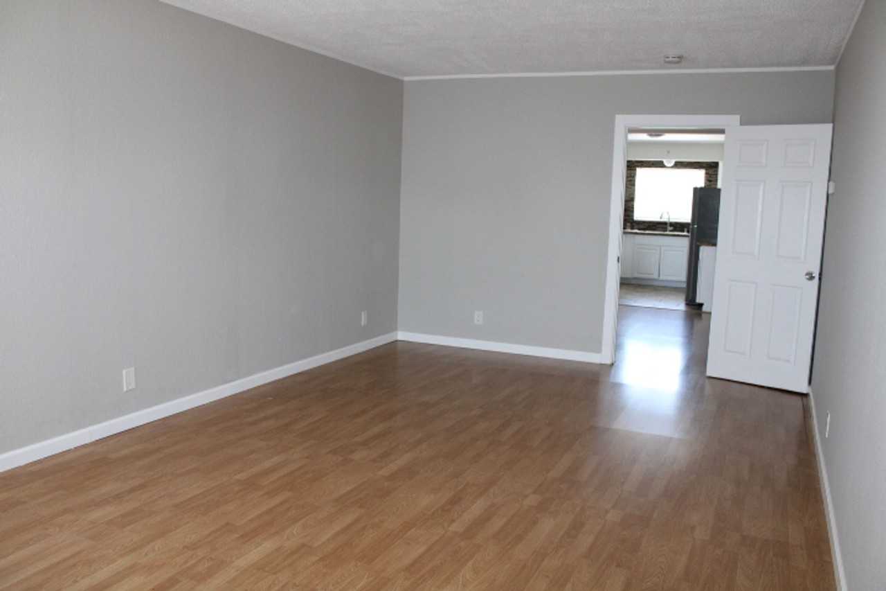 1117 Palmer Ave - Photo 3 of 8