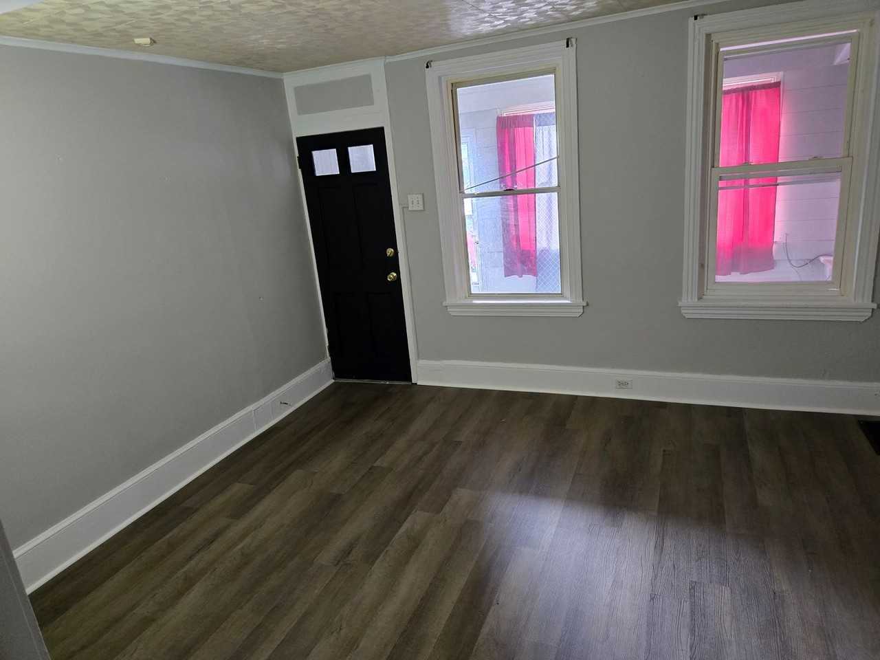 112 North Scott Street - Photo 3 of 13