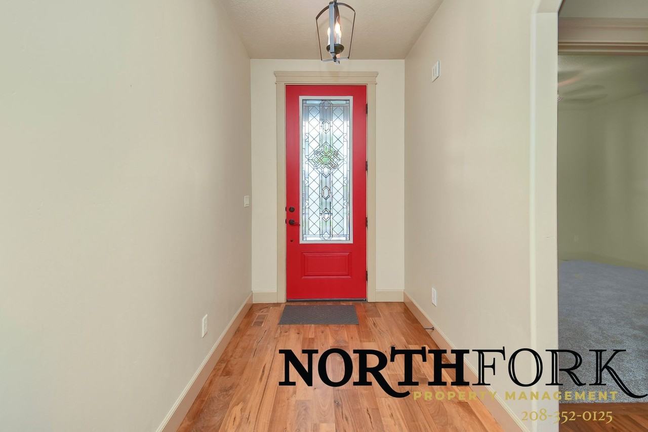 168 S Tresa Ave - Photo 2 of 13