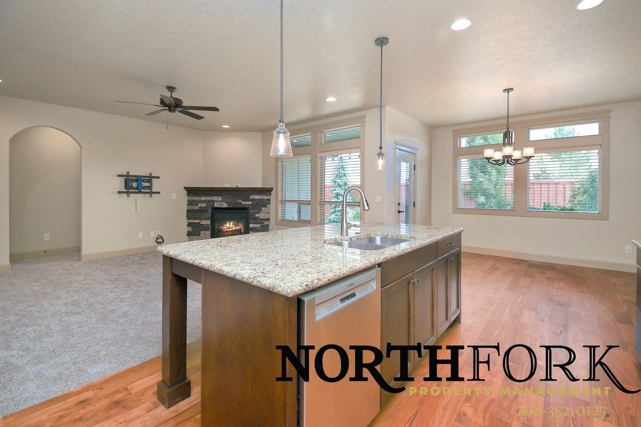 168 S Tresa Ave - Photo 5 of 13