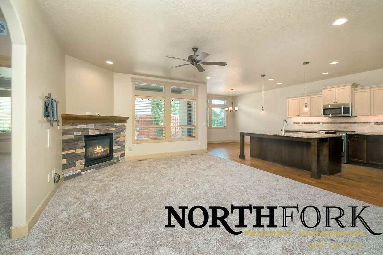 168 S Tresa Ave - Photo 6 of 13