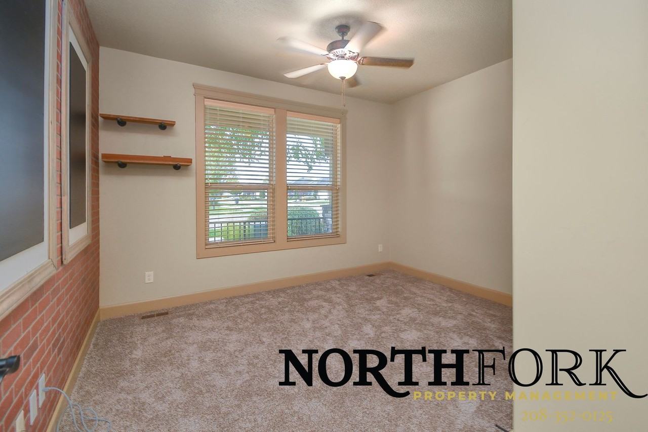 168 S Tresa Ave - Photo 7 of 13