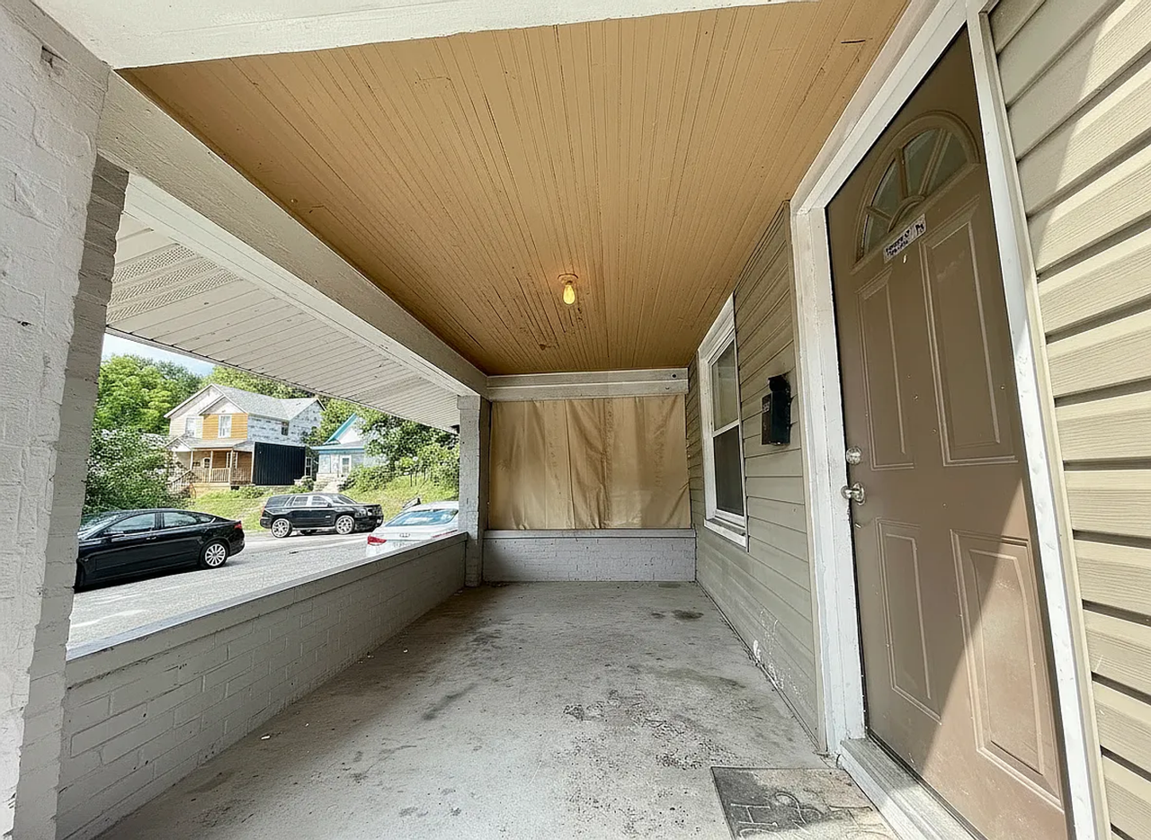 2405 E 16th St - Photo 2 of 12