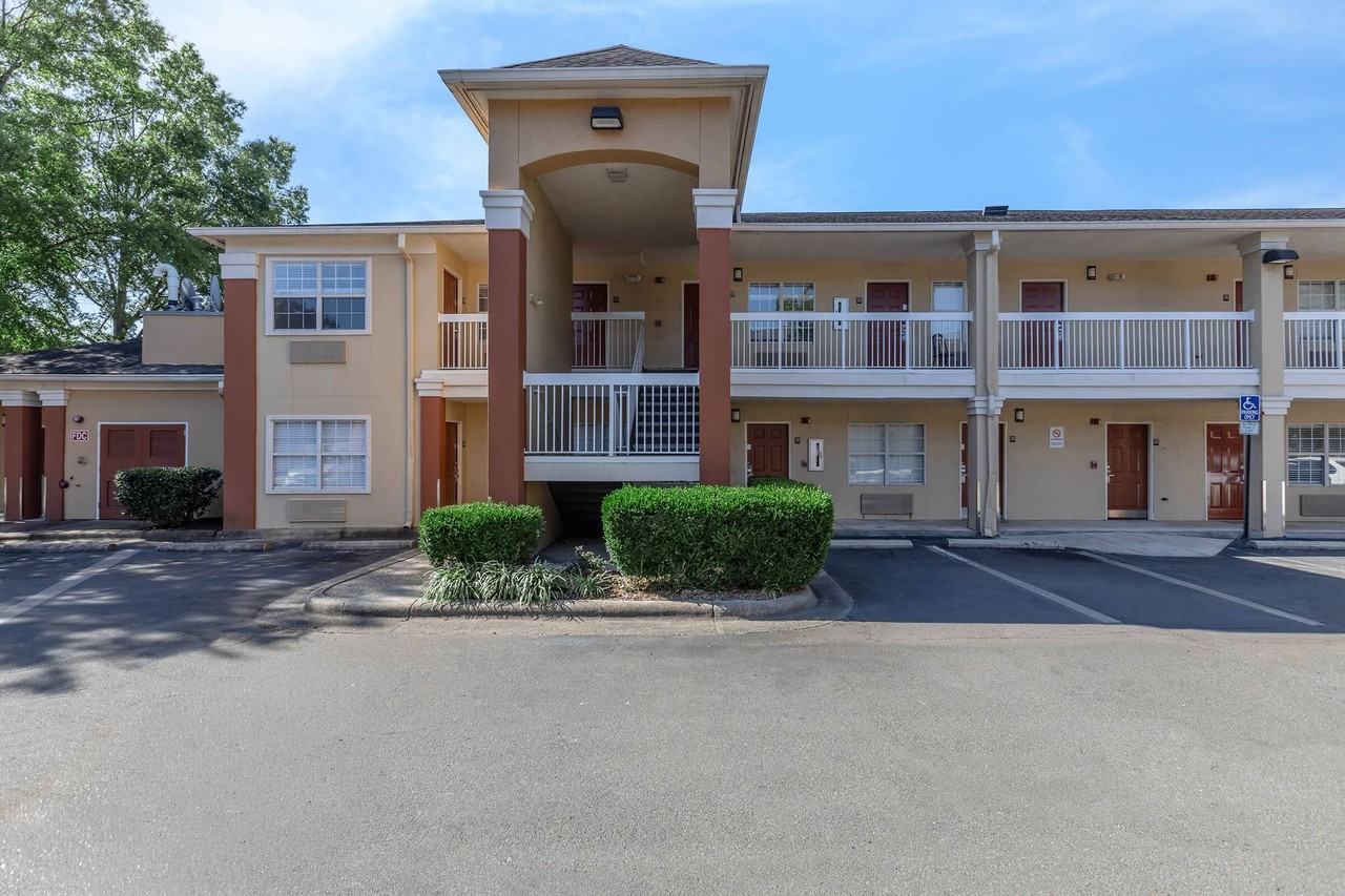 Vivo Living Forest Hills - Photo 2 of 26