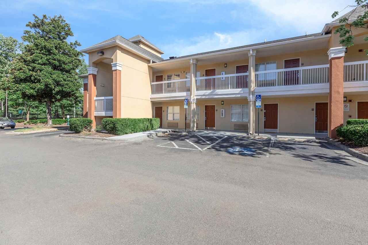 Vivo Living Forest Hills - Photo 3 of 26