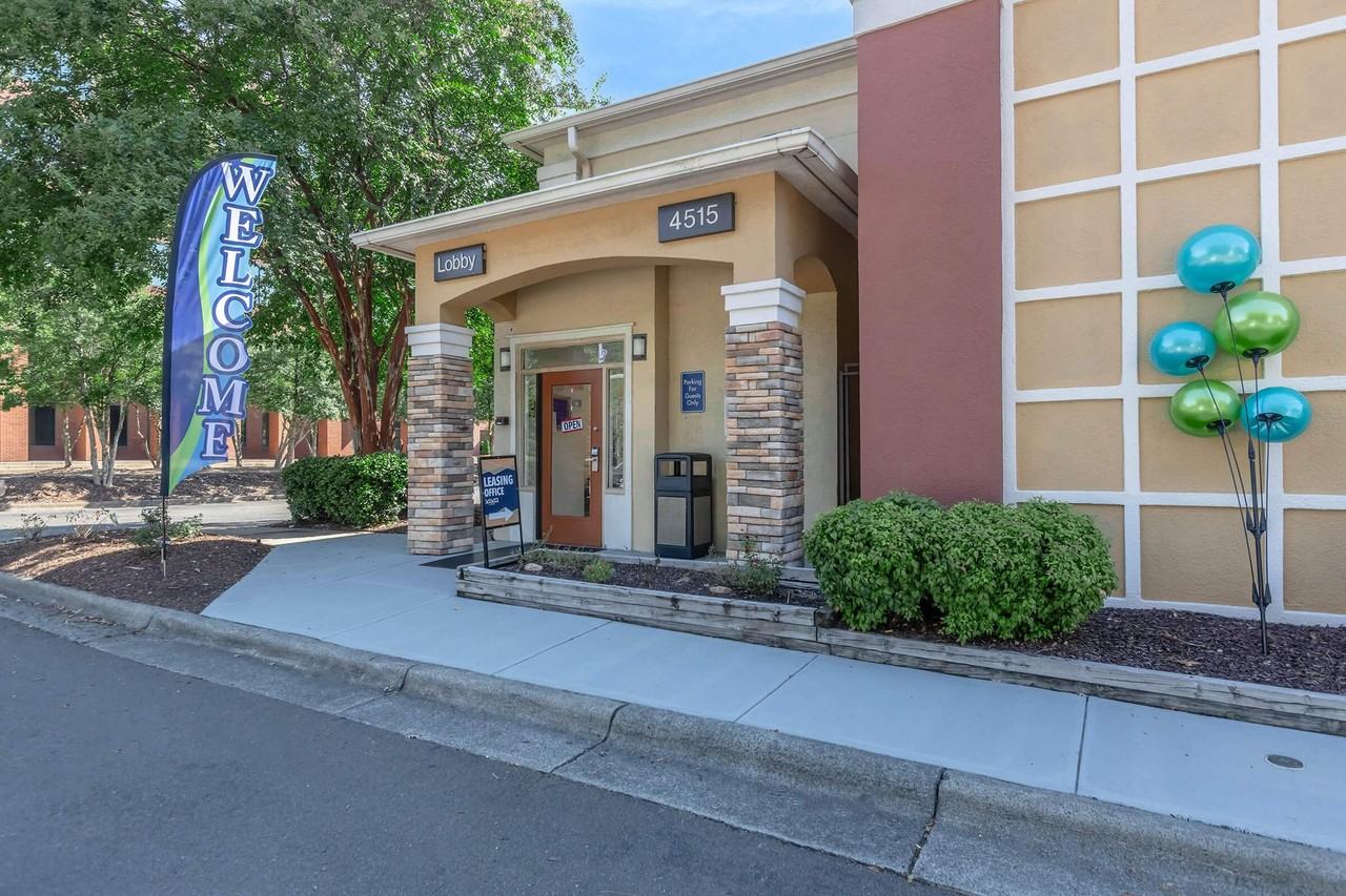 Vivo Living Forest Hills - Photo 6 of 26