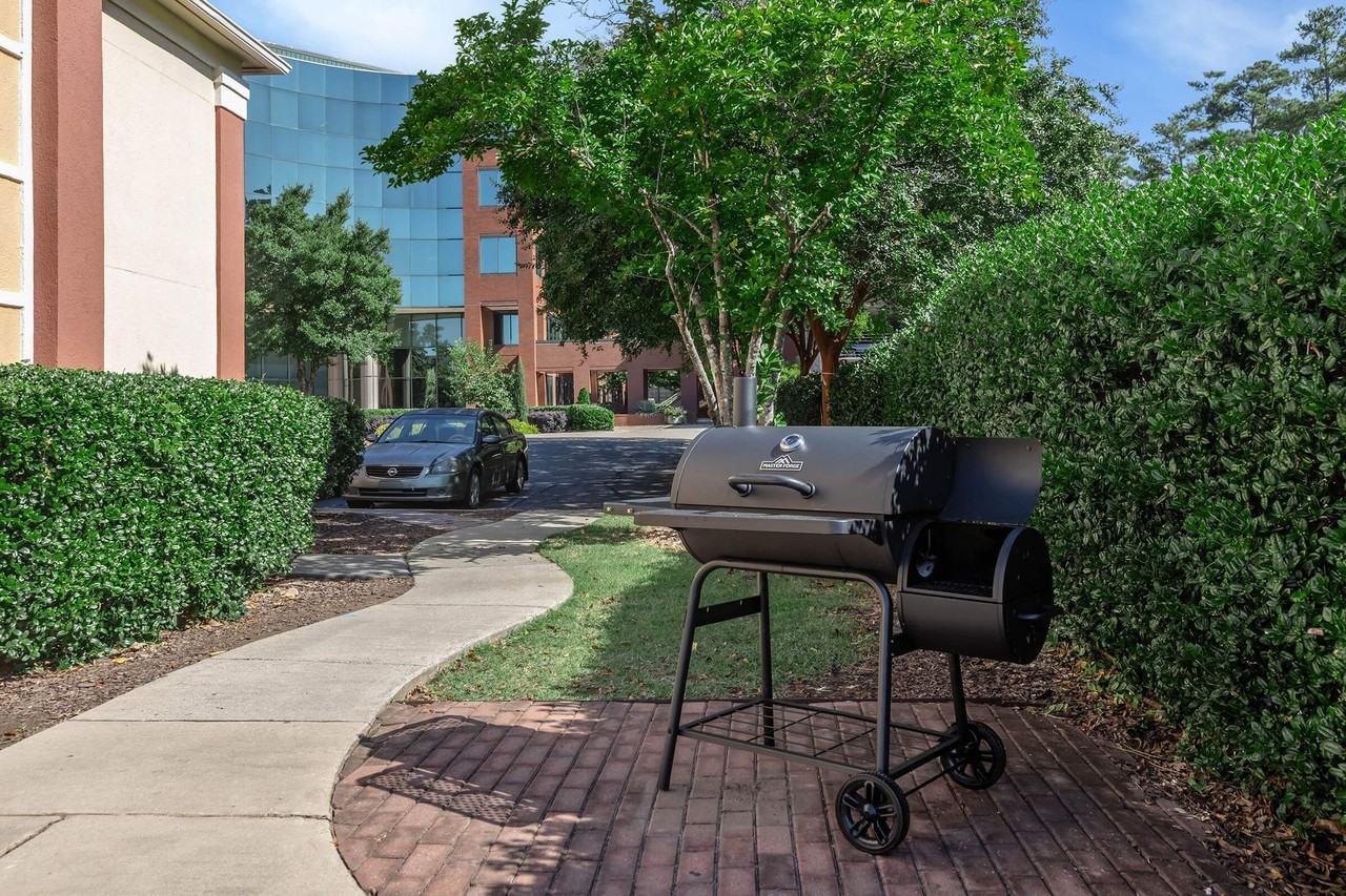 Vivo Living Forest Hills - Photo 7 of 26