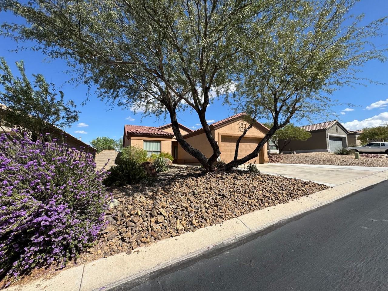 2793 Esmerelda Dr - Photo 3 of 34