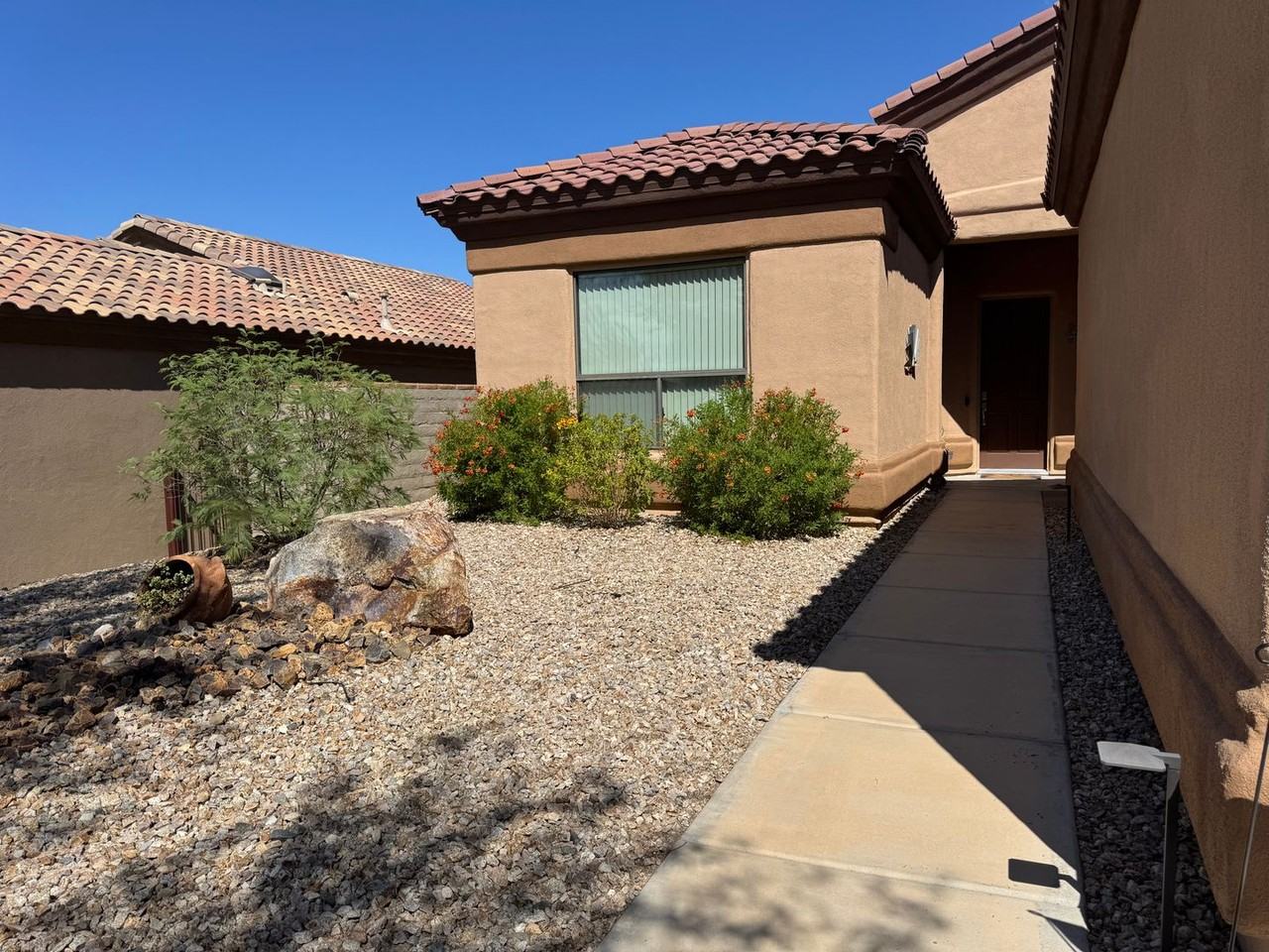 2793 Esmerelda Dr - Photo 4 of 34